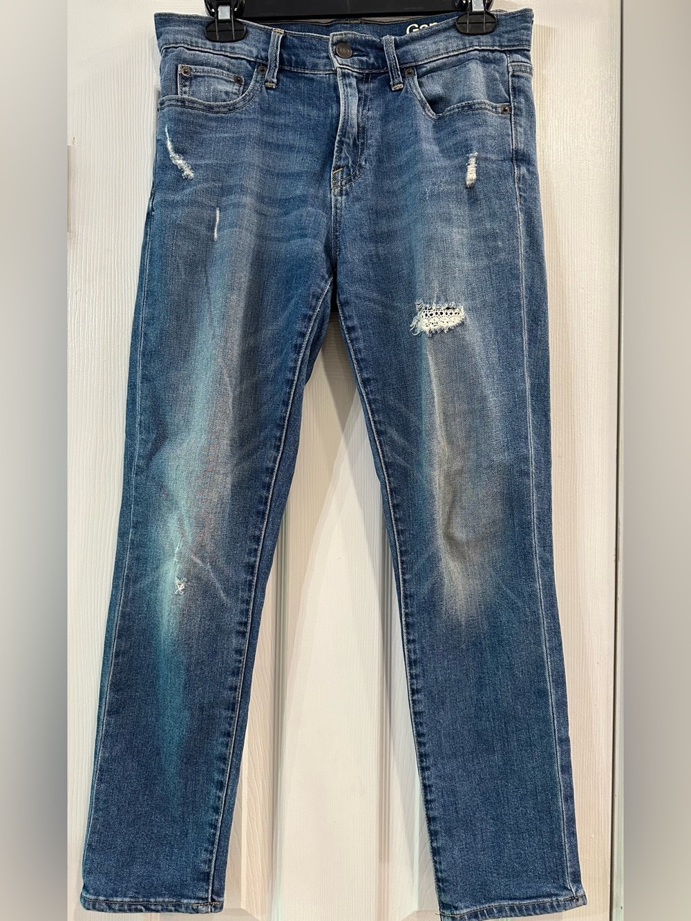 GAP GF Vintage medium rise jeans Medium indigo sz 27 crochet detail
